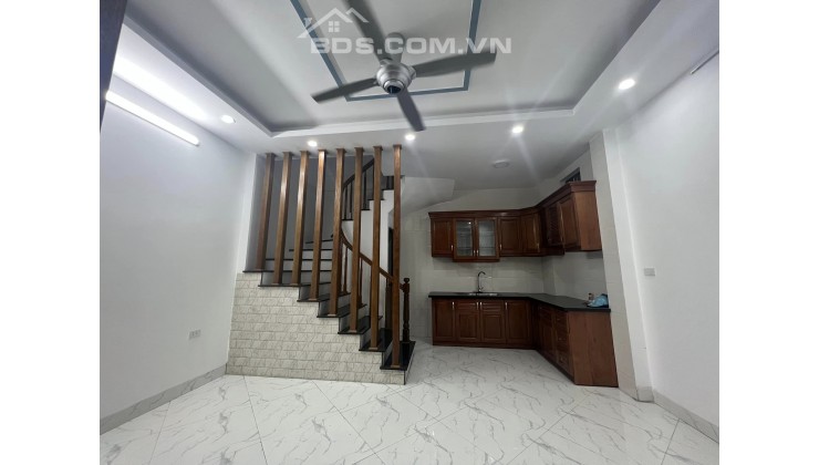 Bán Nhà Gia Thụy , Long Biên 30M x 5T , Sát Ô Tô Tránh , Chủ Cần Bán Gấp . Giá 3.3 Tỷ