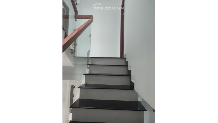 Bán nhà Lã Xuân Oai Quận 9 - Ô tô ngủ trong nhà - 106m2 - Nhỉnh 6 tỷ - 4 PN