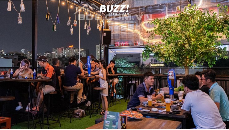 Cho thuê hoặc sang quán Beer Garden 220m2 tầng 2 mặt tiền Trần Não