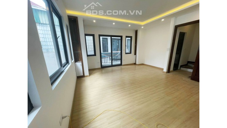 Bán lô 7 căn nhà xây mới Đội Cấn, 30m2-36m2, giá từ 5,15 tỷ - 5,65 tỷ.