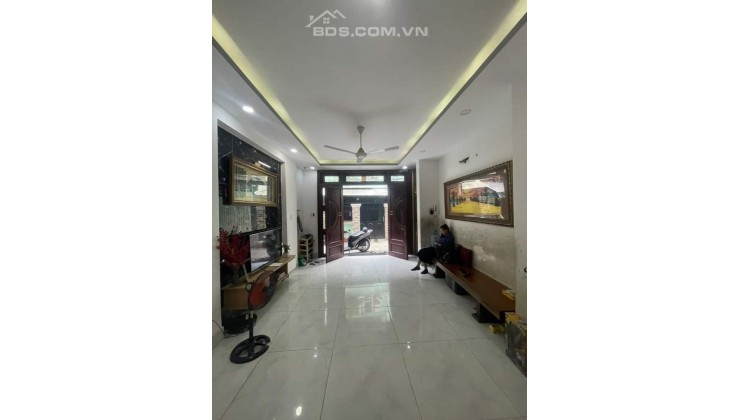 TÂN PHÚ NGANH BỀ THẾ HƠN 40, 3 TẦNG, 49M2NHỈNH 5 TỎI,