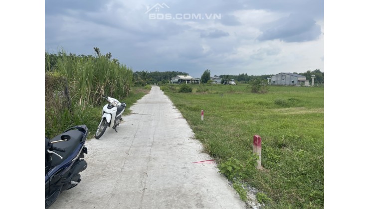 Bán đất Trảng Bàng Tây Ninh 250m2 giá rẻ  700 triệu. Sổ hồng riêng