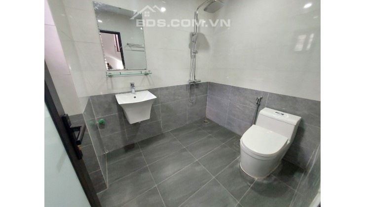 Bán nhà Nguyễn Văn Cừ, Diện tích 36m2, 5 tầng, Giá 5,5 tỷ