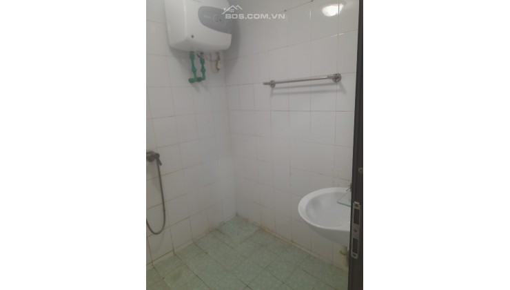 Qúa rẻ!!! Chủ cần bán gấp căn hộ tòa nhà N2, 2PN, 1WC khu Trung hòa, nhân chính T10, Full NT,2,3 tỷ