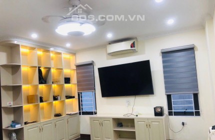 Bán Nhà Nguyễn Văn Cừ , Long Biên 70M x 5T , Lô Góc , Ô Tô Vào Nhà . Giá 9.9 Tỷ