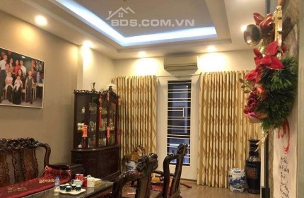 (View sân chơi, thoáng vĩnh viễn) Chủ bán gấp nhà Nguyên Hồng 51m2, 5T, mt 4m