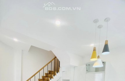 NHÀ xây mới 3 TẦNG - DIỆN TÍCH LỚN 69m2 - NGAY CẦU NGUYỄN TRI PHƯƠNG
