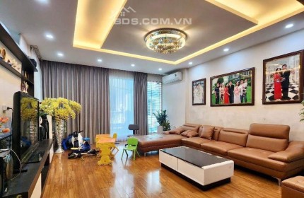 Bán nhà hoàng quốc việt 62m2 phân lô  ô tô đỗ kinh doanh đỉnh măt tiền 7m