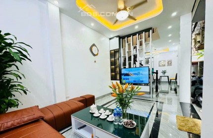 khương trung, Thanh xuân,40m² x 4 tầng,gần phố,mặt tiền rộng, full NT.4.85 tỷ.