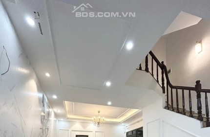 Chính chủ bán nhà 3 tầng 46m2 MT 9.8m ngõ 285 Đội Cấn ô tô tránh, 50m ra phố