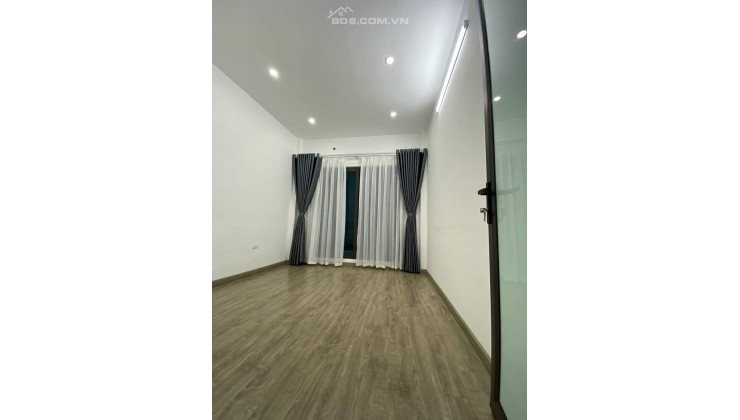 Bán nhà đẹp Phố Huế 40m2, 4 Tầng, gần phố , Cách ô tô tránh 15m giá 4,95 Tỷ