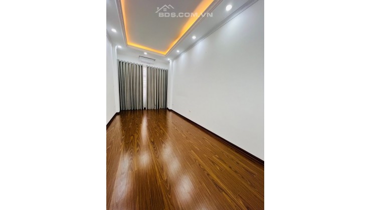 Bán nhà đẹp Ở ngay Phố Tôn Đức Thắng Đống Đa 59m²x5T 6PN Sân cổng Ngõ nông Nhỉnh 6 tỷ