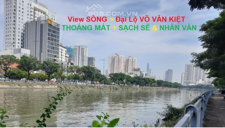 Nhà 4 mặt tiền