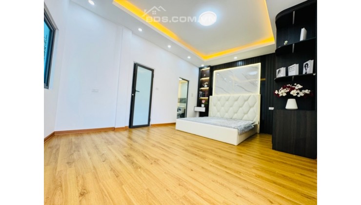 Bán nhà mới ngõ 624 Minh Khai DT 32m2 x4T, MT 3m giá 3,35 tỷ, ô tô đỗ cửa