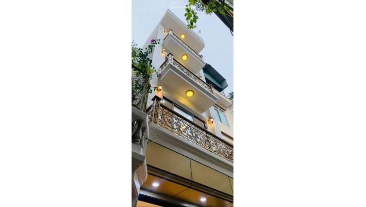 Bán Nhà Hoàng Quốc Việt, 97m2, Phân Lô, 2 Thoáng