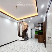 NGÃ TƯ SỞ, THANH XUÂN, CẠNH ROYAL

33m x 5 tầng, mt 4,1, giá 4,15 tỷ
