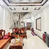 Hoa Hậu Xóm, Tam trinh 45m2, 5 tầng, ngõ ô tô tránh, gần phố, 4,5 tỷ.