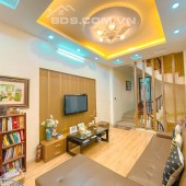 Bán Nhà Vị Trí Đắc Địa TT Đống Đa 50m2x5T Mới Ở Ngay Giá 7.6 Tỷ