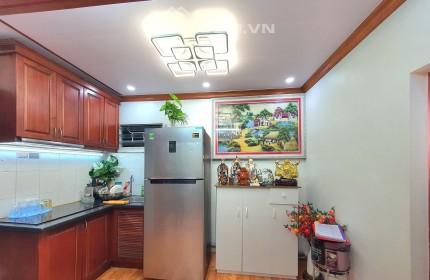 Bán căn hộ tập thể phố Yên Ninh, Ba Đình 120m, 3PN, 2WC, ở luôn, giá 2.8 tỷ. LH: 0366051369