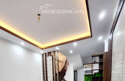 NGÃ TƯ SỞ, THANH XUÂN, CẠNH ROYAL

33m x 5 tầng, mt 4,1, giá 4,15 tỷ