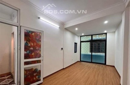Nhà Đại Khang Thanh Trì hiện đại vài bước ra đường lớn chỉ 2.7tỉ /30m2/5 tầng