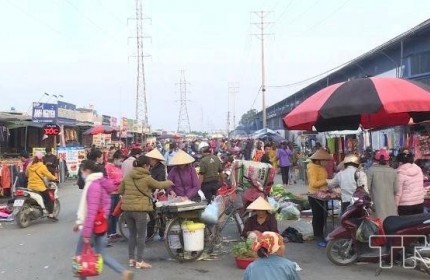 BÁN NHANH LÔ ĐẤT THỊ XÃ: 243M2 GIÁ 325 TRIỆU NGAY BÊN CHỢ, TRUNG TÂM HÀNH CHÍNH