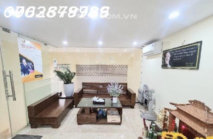 Không nhanh là hết: nhà cầu bươu ô tô tải chạy vèo gần trục chính đường to 32m2 5 tầng