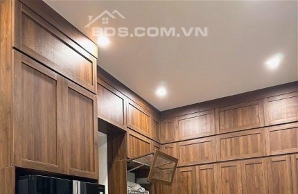 Chủ mót bán gấp nhà lô góc Tây Hồ, ngõ thông, kinh doanh đỉnh, 5 tầng, 35m2