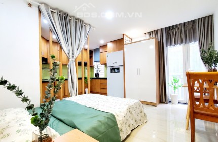 Căn hộ Lê Văn Sỹ BAN CÔNG LỚN gần sân bay, còn mới toanh