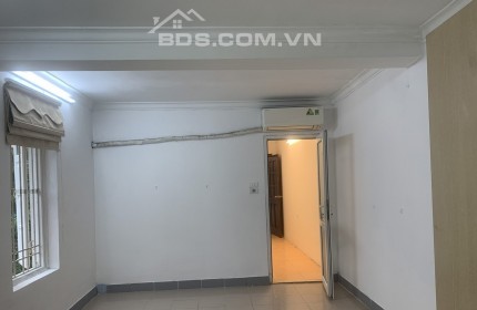 Cho thuê căn hộ tập thể Láng Hạ Ba Đình 150m2, 3 Ngủ, full nội thất. 11 triêu/tháng