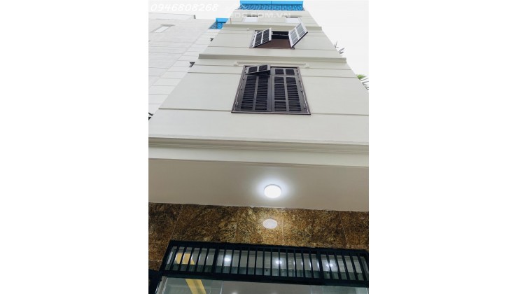 Nhà phố Hoàng Đạo Thành, ô tô đỗ cửa, ngõ thông, 30m2 giá 6,x tỷ