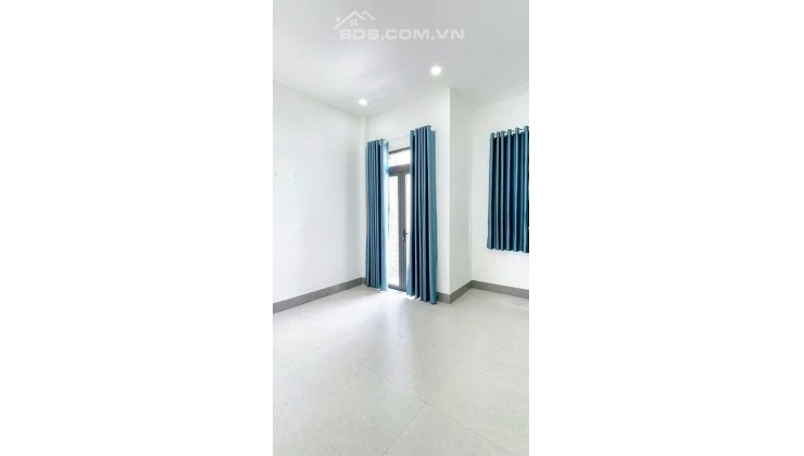 Nhà 4x10, giá chỉ 2,2 tỷ, hẻm xe hơi, gần chợ, trường học, giá rẻ như rau.