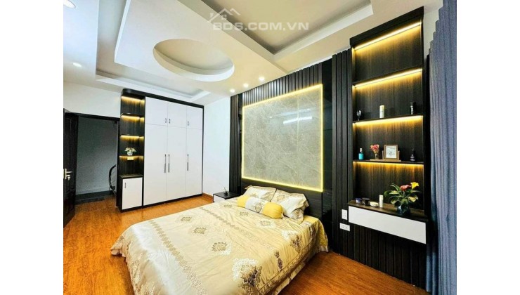 NHÀ ĐẸP TRỊNH ĐÌNH CỬU - FULL NỘI THẤT - NGÕ ĐẸP - TIỆN ÍCH NGẬP TRÀN - SỔ VUÔNG ĐÉT