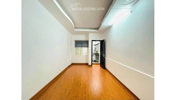 NHÀ ĐẸP TRỊNH ĐÌNH CỬU - FULL NỘI THẤT - NGÕ ĐẸP - TIỆN ÍCH NGẬP TRÀN - SỔ VUÔNG ĐÉT