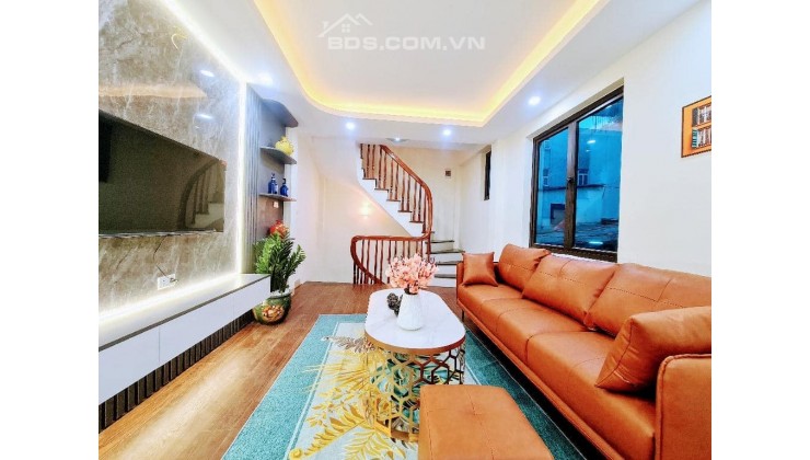NHÀ MỚI KINGKONG - HOÀNG ĐẠO THÀNH - LÔ GÓC - Ô TÔ GẦN - BÃI GỬI XE NGAY NHÀ - 6 TẦNG -  CHỈ 3 TỶ 8