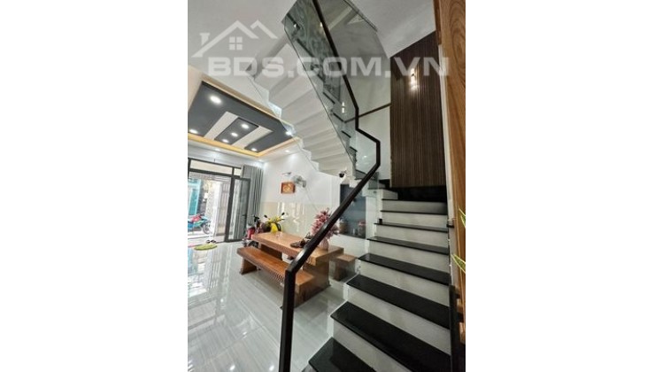 TẾT CẦN BÁN NHÀ 44m2, 4 TẦNG, HẺM 6m LÊ VĂN QUỚI