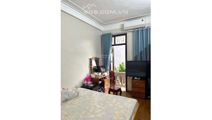 Nhà đẹp Kim Giang 30m2 mặt tiền 4m - ngõ nông oto cách nhà 30m giá 3,95 tỷ