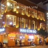 Cho thuê lô góc mặt phố Trần Quốc Hoàn  40 tr/ tháng 80 m2 X 3 tầng măt tiền chính 10 mét kinh doanh mọi mô hình.