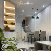 Bán Nhà  33m  5T  nhỉnh 4ty N V Cừ, Long Biên , oto ,KD