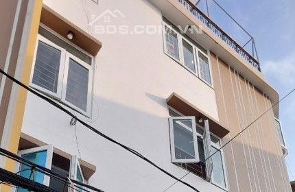 BÁN NHÀ HẺM XE TẢI THÔNG TỨ TUNG CÁCH 10M RA MẶT TIỀN NGUYỄN TƯ GIẢN