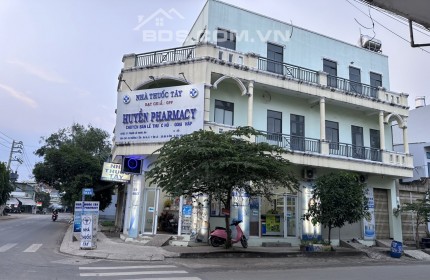 Cần sang nhà thuốc kv bà điểm – Hóc Môn, nằm trong khu dân cư.