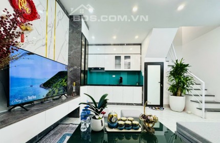 HƠN 3 TỶ NHÀ 4 TẦNG CẠNH ROYACITY NGÃ TƯ QUẬN THANH XUÂN HÀ NỘI 3 NGỦ ĐẦY ĐỦ CÔNG NĂNG SỬ DỤNG.