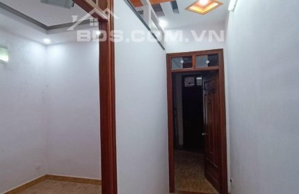 Bán nhà Đường tứ liên quận tây hồ, hn. 40m2 x 4 tầng, mt:4m, ô tô chánh nhau.