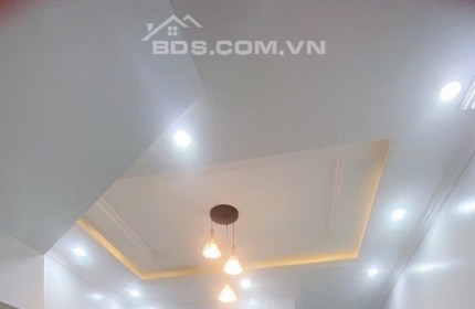 Nhà 2 lầu trệt sr hoàn công 3.7 tỷ/86m2 sân ô tô gần chợ