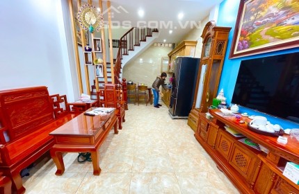 NHÀ ĐẸP GIANG VĂN MINH BA ĐÌNH .6 TẦNG  NHỈNH 5 TỶ