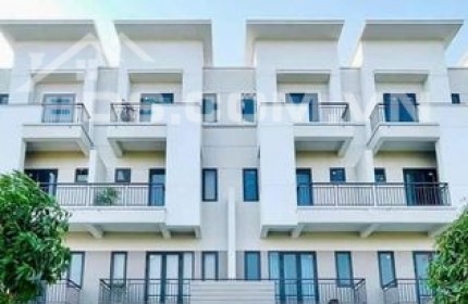 Bán shophouse chân đế chung cư 75m2 giá chỉ 4.8 tỷ giáp Ninh Hiệp Gia Lâm, HN, Cách Long Biên 6km. LH 0397136270