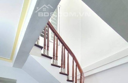 Bán nhà Hoàng Mai dt 65m2 xây 5 tầng ở luôn.ngõ trước nhà ba gác tránh,20m ra oto tránh, gần phố, giá chào 4,2 tỷ sdcc