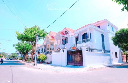 Cho thuê Villa 1 trệt 2 lầu 300m2 vào KD ngay tại Vũng Tàu chỉ 35tr/th. Lh:0938601602