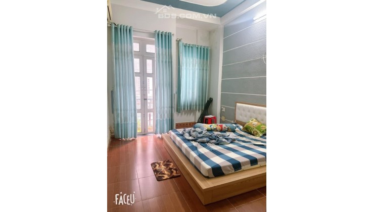 BÁN GẤP NHÀ 3 TẦNG- DTSD 130M2 - HẺM XE HƠI 5M - GẦN BỆNH VIỆN QUẬN 12 -  CÁCH PHẦN MỀM QUANG TRUNG 3 PHÚT -  4PN - NHÀ CHỦ XÂY Ở CHƯA QUA ĐẦU TƯ