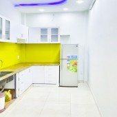 Giảm gần 800tr- Bán gấp nhà Thích Quảng Đức, Phú Nhuận, 2 lầu, 5PN. Nhà mới vào ở ngay, bán gấp.